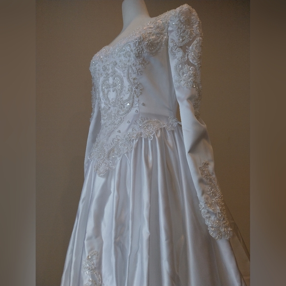 Alfredo Angelo Wedding Dress - Picture 7 of 15